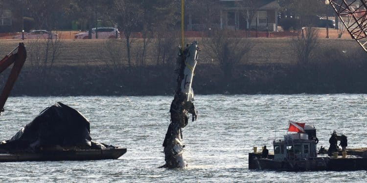 Crew members killed in American Airlines crash receive posthumous honors