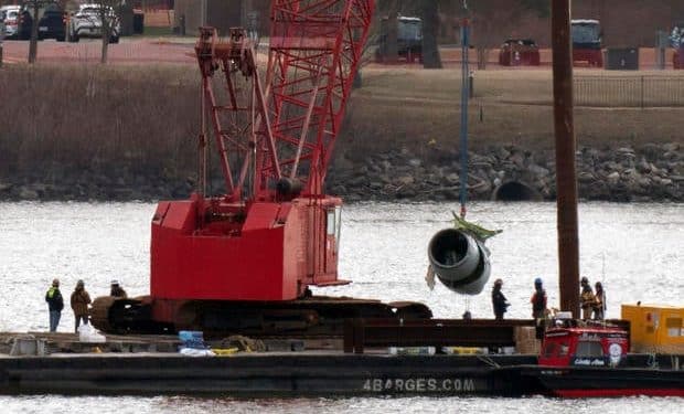 D.C. plane crash wreckage being removed from Potomac River
