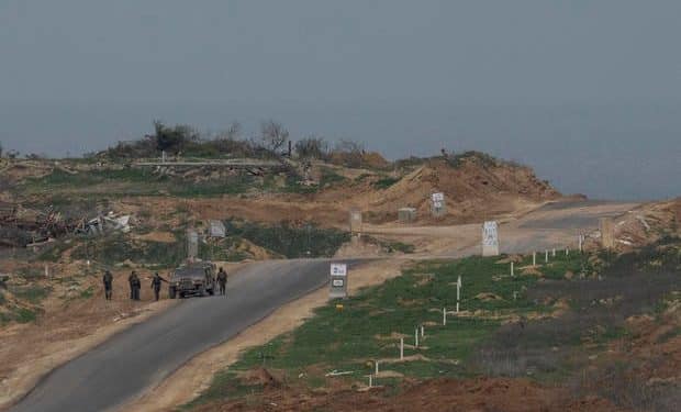 Israeli forces begin withdrawing from key Gaza corridor in major test of ceasefire deal