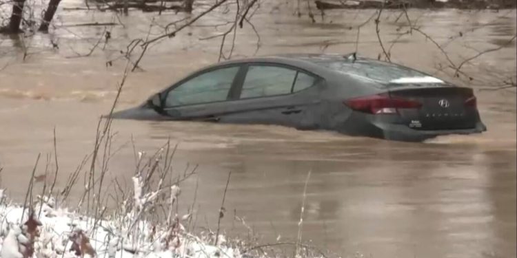 Kentucky flood warnings extended after deadly storm