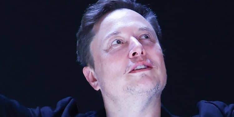 Musk doubles down on email from federal employees, Trump backs him up