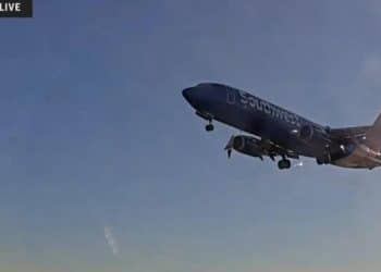 Southwest plane nearly collides with business jet on Chicago runway