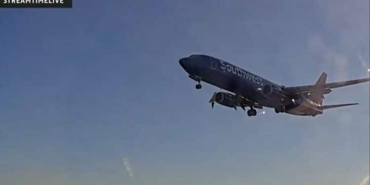 Southwest plane nearly collides with business jet on Chicago runway