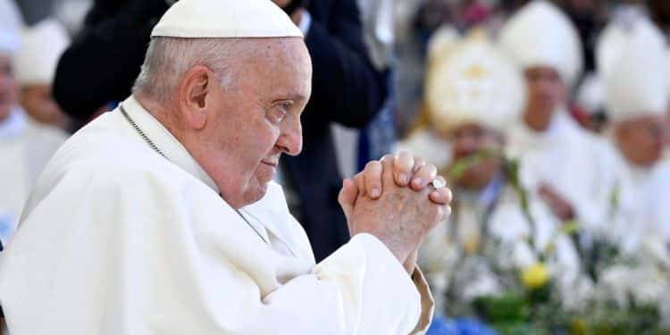 Pope Francis carries out some Vatican work while hospitalized