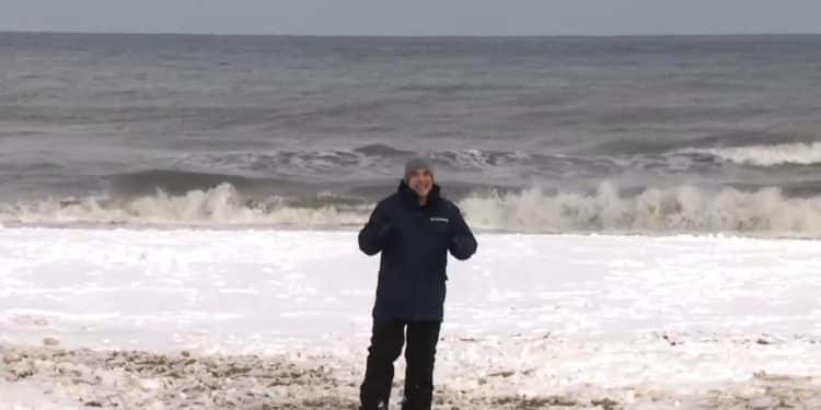 Snow blankets Virginia Beach as officials warn of dangerous driving conditions