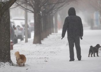 Snow slams parts of the U.S.