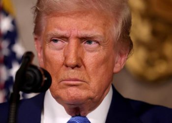 Trump signs executive order to give White House power over regulatory agencies