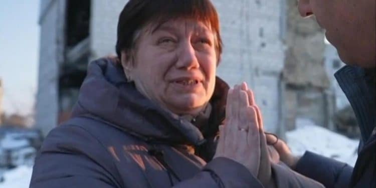 Ukrainian woman revisits destroyed home as war surpasses 3-year mark