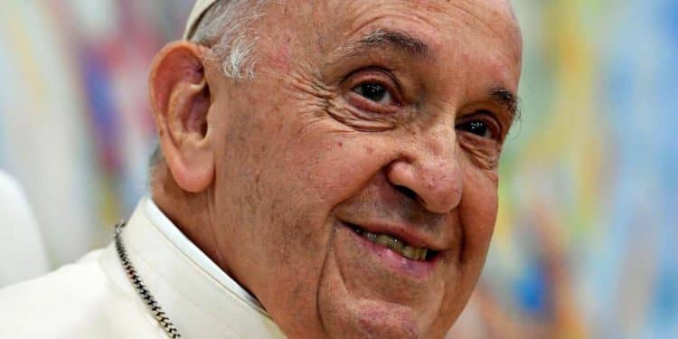 Vatican on Pope Francis’ complex conditions, oxygen therapy