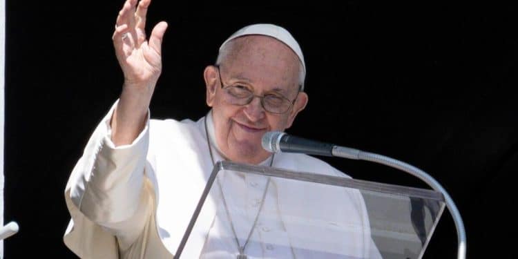 Vatican provides update on Pope Francis’ critical condition