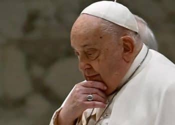 Where Pope Francis is being treated for pneumonia in both lungs