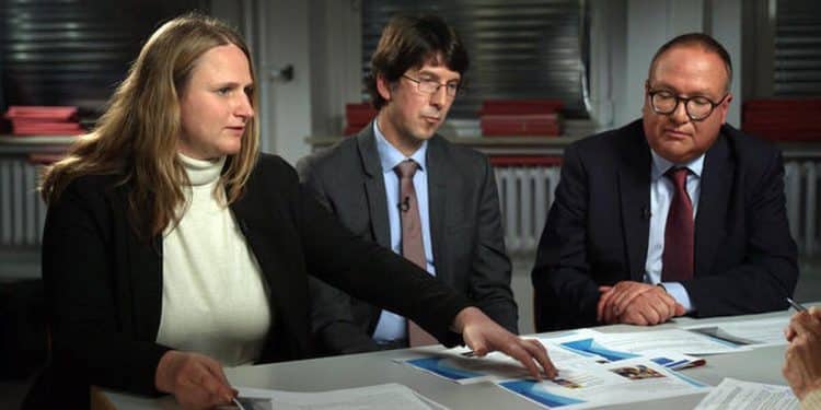 Policing the internet in Germany, where hate speech, insults are a crime | 60 Minutes