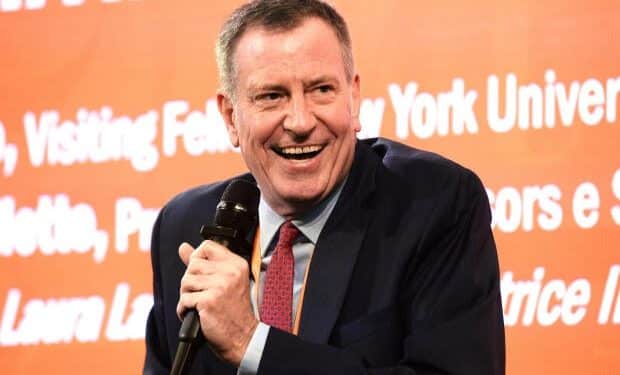 Bill de Blasio defends Eric Adams, the successor to New York’s former mayor Bill de Blasio amid scandal