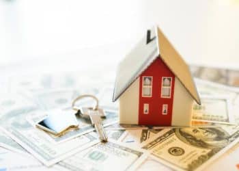 Pros and cons of using a home equity loan in emergency in 2025