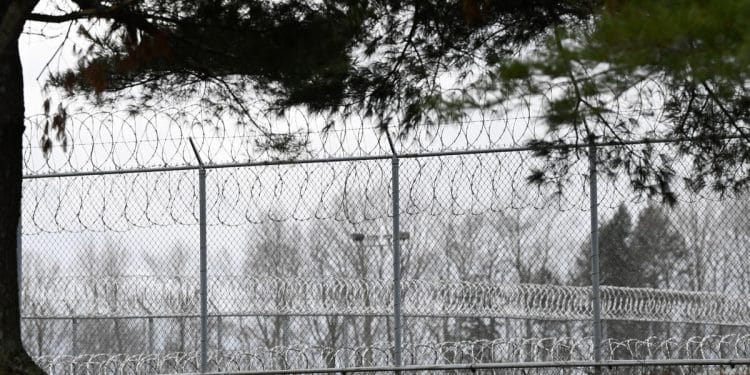 Hochul threatens to send in National Guard over prison guard strike