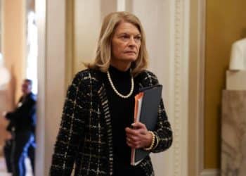 Murkowski urges Congress to “stand up” to Trump if he withholds funding