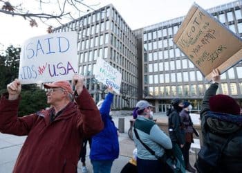 Federal workers urge congressional lawmakers to reverse job cuts