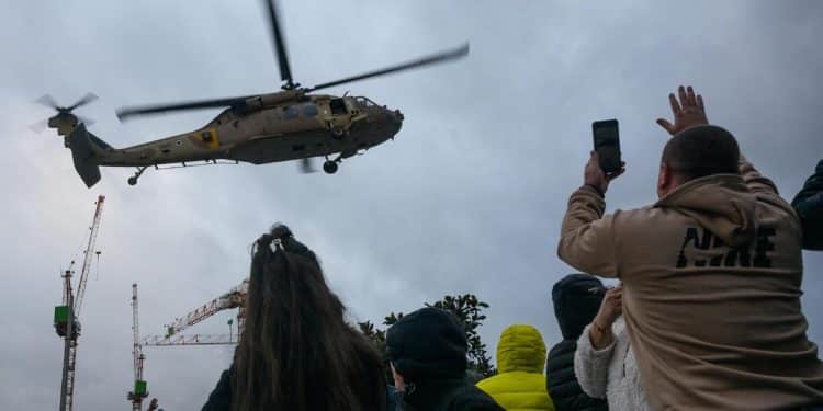 Israel delays release of Palestinian prisoners after 6 hostages freed