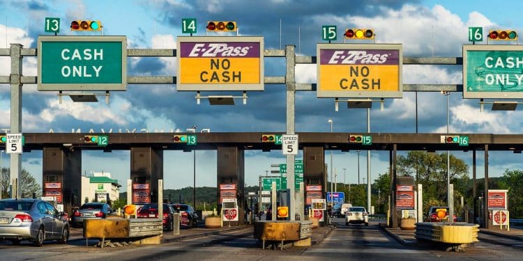 Unpaid toll texts are part of a con, fed and state officials warn