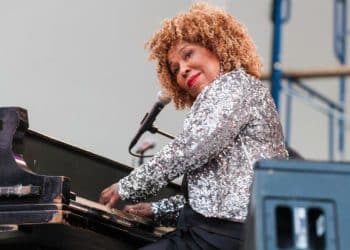 Roberta Flack, Grammy-winning singer, dies at age 88