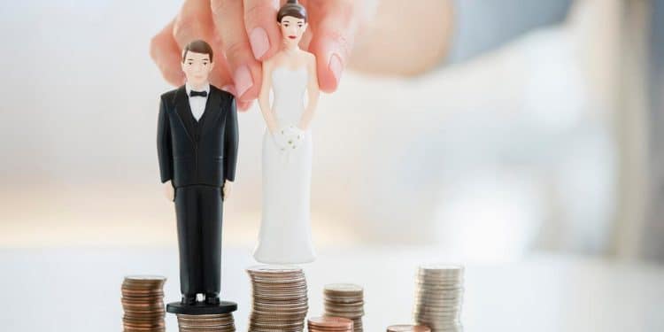 Experts on how financial secrets can cause trust to be broken in relationships