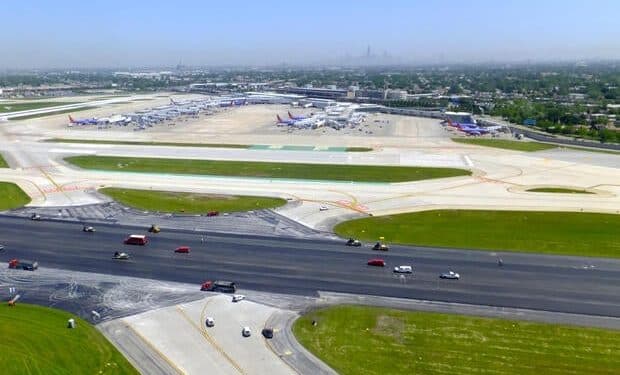 Southwest Airlines plane aborts landing after close call at Chicago airport