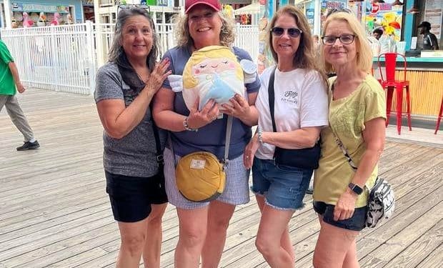 Grandmother-to-be never smoked but got lung cancer. She turned to a cutting-edge option