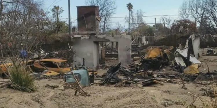 California crews clean up flooding and mudslides