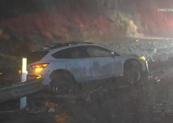 Eye Opener: Powerful storms force thousands to evacuate in Southern California