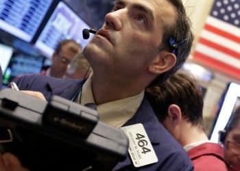 Stocks waver as investors ponder rising economic uncertainty