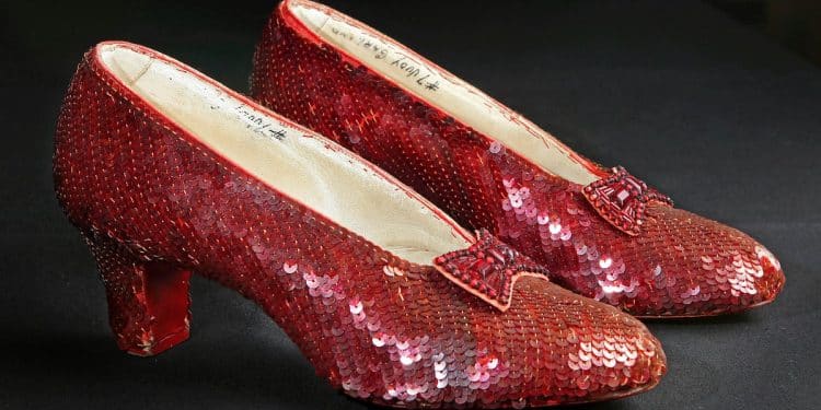 Man accused of hiding stolen ruby slippers from “Wizard of Oz” is dead