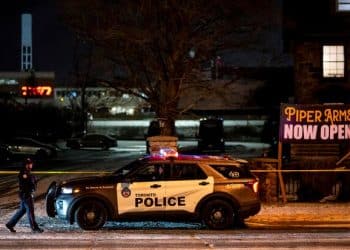 3 men randomly shoot at customers in Toronto pub, wounding 12