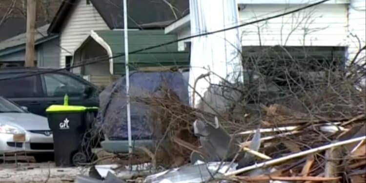 At least 2 dead in Mississippi after severe storms roll through South