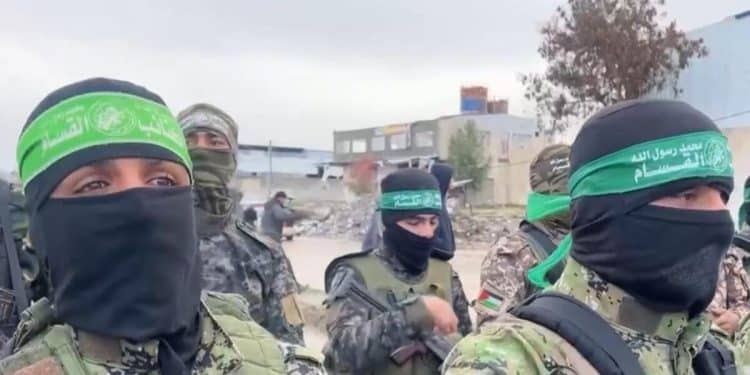 Trump threatens Hamas with a “last warning”