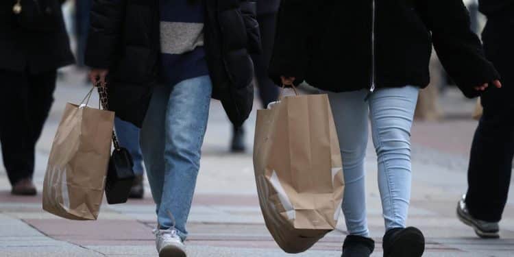 Retail sales in February rose modestly, but were below forecasts