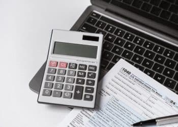 How much can the average tax refund earn in a CD?