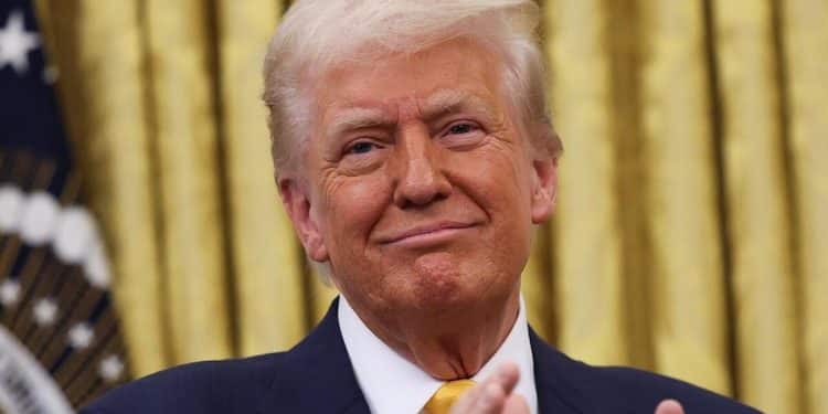 Appeals court allows removal of whistleblower agency head for now