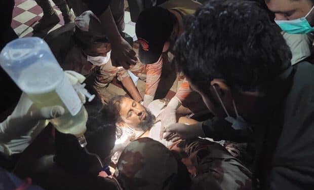 Pakistani forces battle to free hundreds of hostages on hijacked train