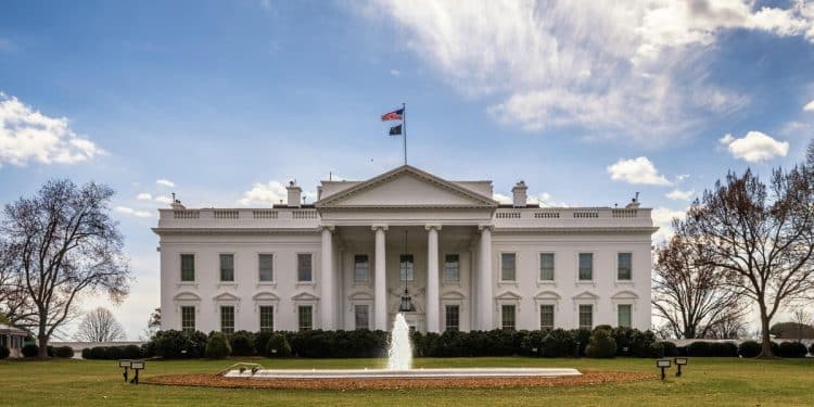 In the West Wing seating chart, whose offices are closest to Trump?