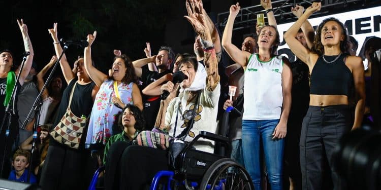 Human rights groups protest mass layoffs in Argentina